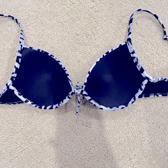 Victoria Secret Cheetah Cupped Bikini Top - Picture 2 of 2